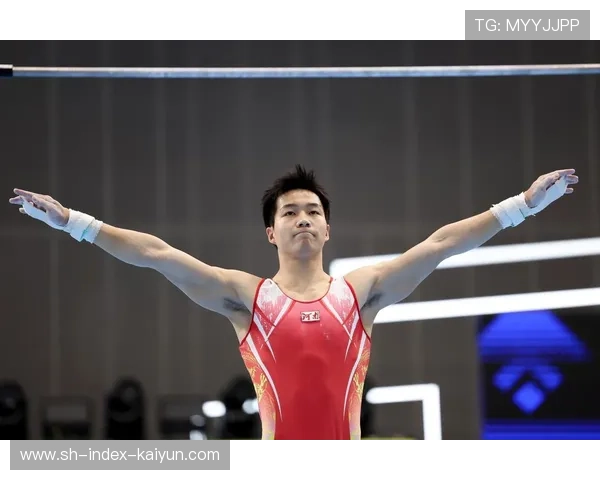 中立选手马利诺夫单杠决赛掉下器械，顽强完赛获尊重