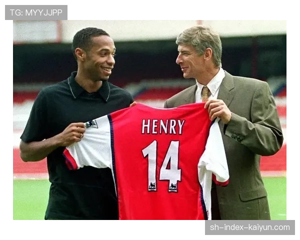 “专访摩纳哥主帅许特尔：‘我们正朝着下赛季的欧冠资格稳步前进’”